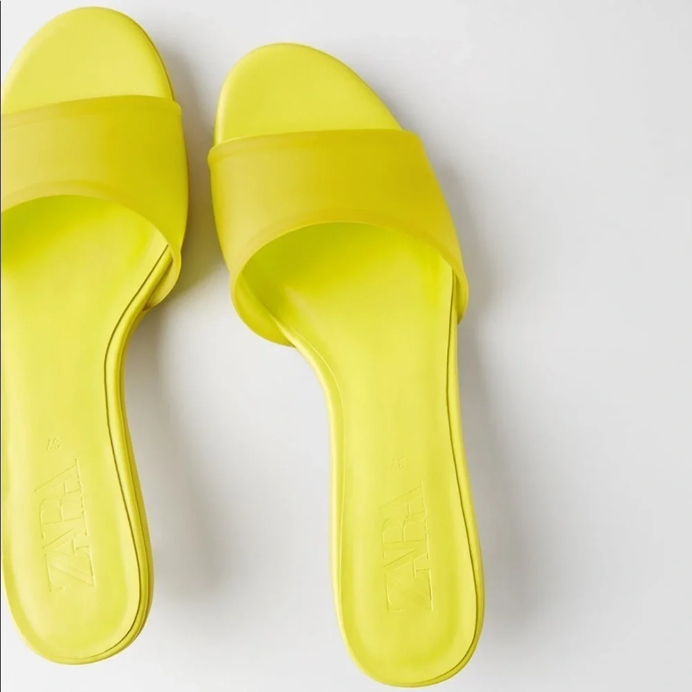 ZARA BNWT Rubber Kitten Heel Sandals - Picture 3 of 7